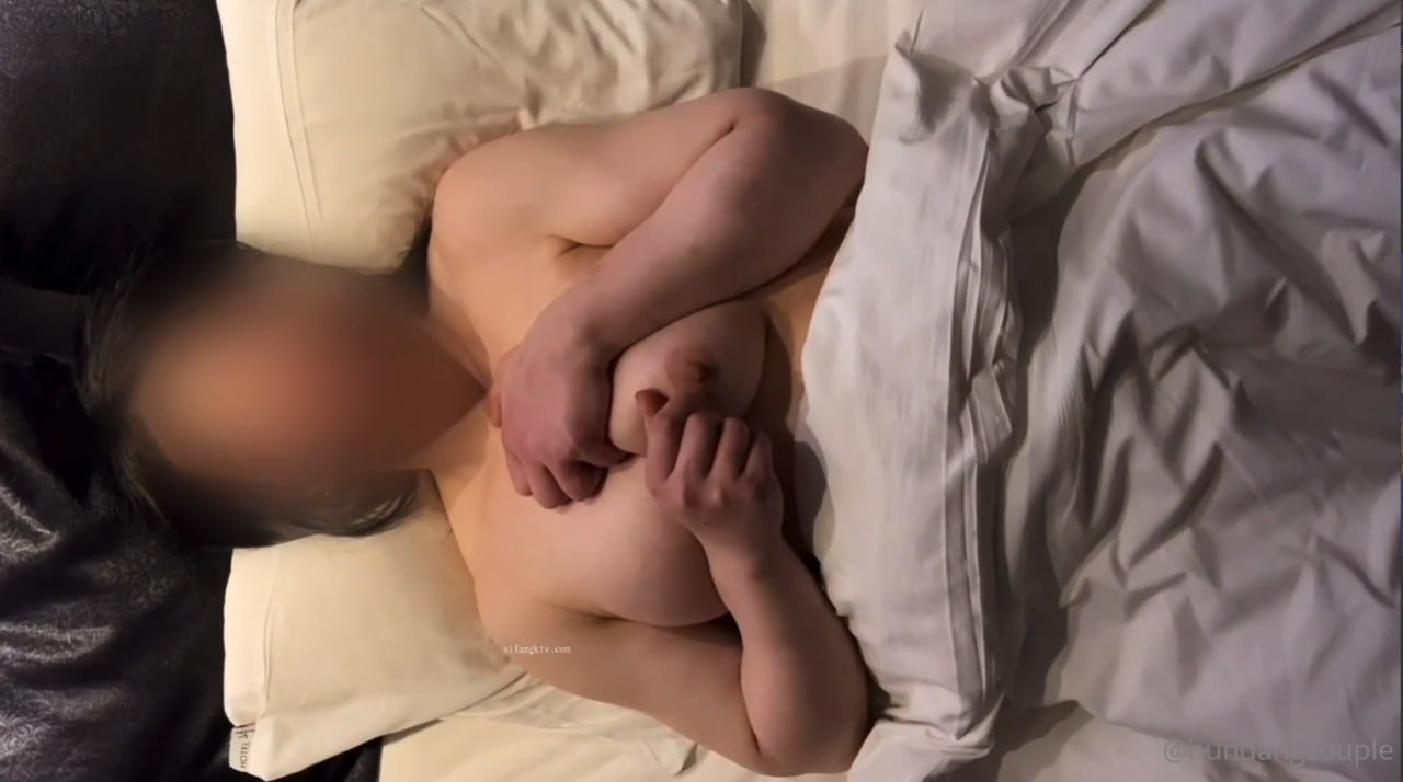 和可愛繼妹玩著火熱戀愛遊戲過夜中出約會